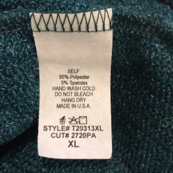 NWOT! Boutique puffy sleeve sweater! 🖤 - Picture 4 of 5